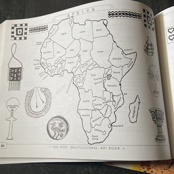 2/$15 Art project books.🏅One is a 1993 Parents’ Choice Award Winner.📚❤️🎨 - Picture 6 of 16